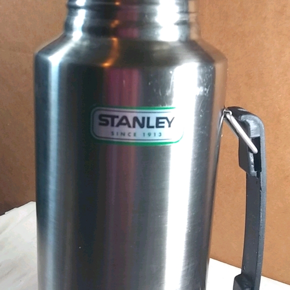 Fabulous Stanley classic large thermos bottle - Picture 2 of 6